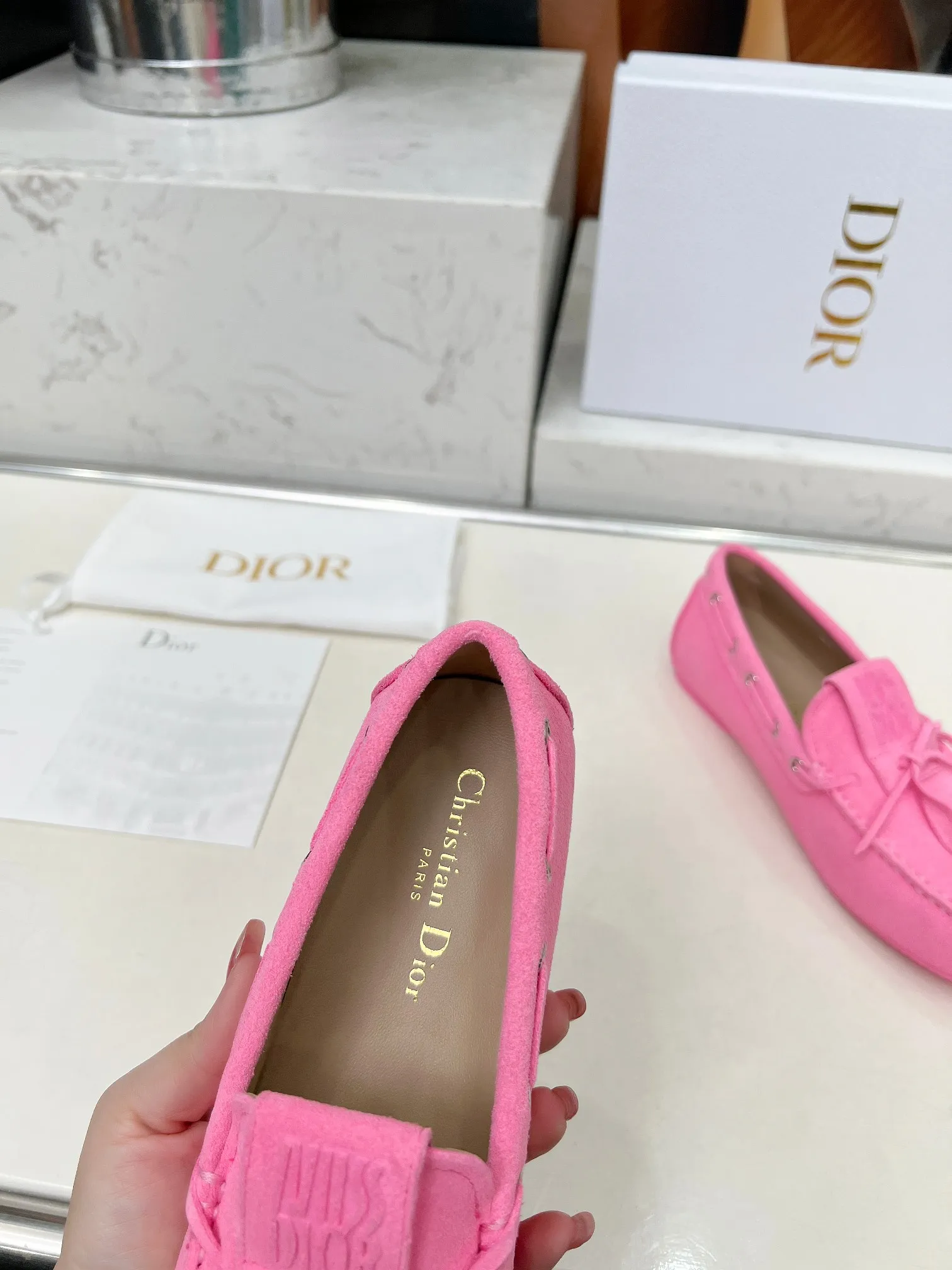 👟👟Ex-factory price 500👟👟 Dior's new spring and summer ultra-light jelly series loafers are brand new. The layout strives to create fashionable classic items. New products created at the first substantial show of Paris Fashion Week. The inspiration is cleverly combined by the D chief designer on the perfect shoe shape. Paired with brand buckles, it is even more fashionable! Original version, perfect and exquisite workmanship!  ✔️Upper: original fabric ✔️Inner lining: imported sheepskin lining ✔️Sole: original outsole ✔️Size: #35-41 (40 41 customized items are not returnable)